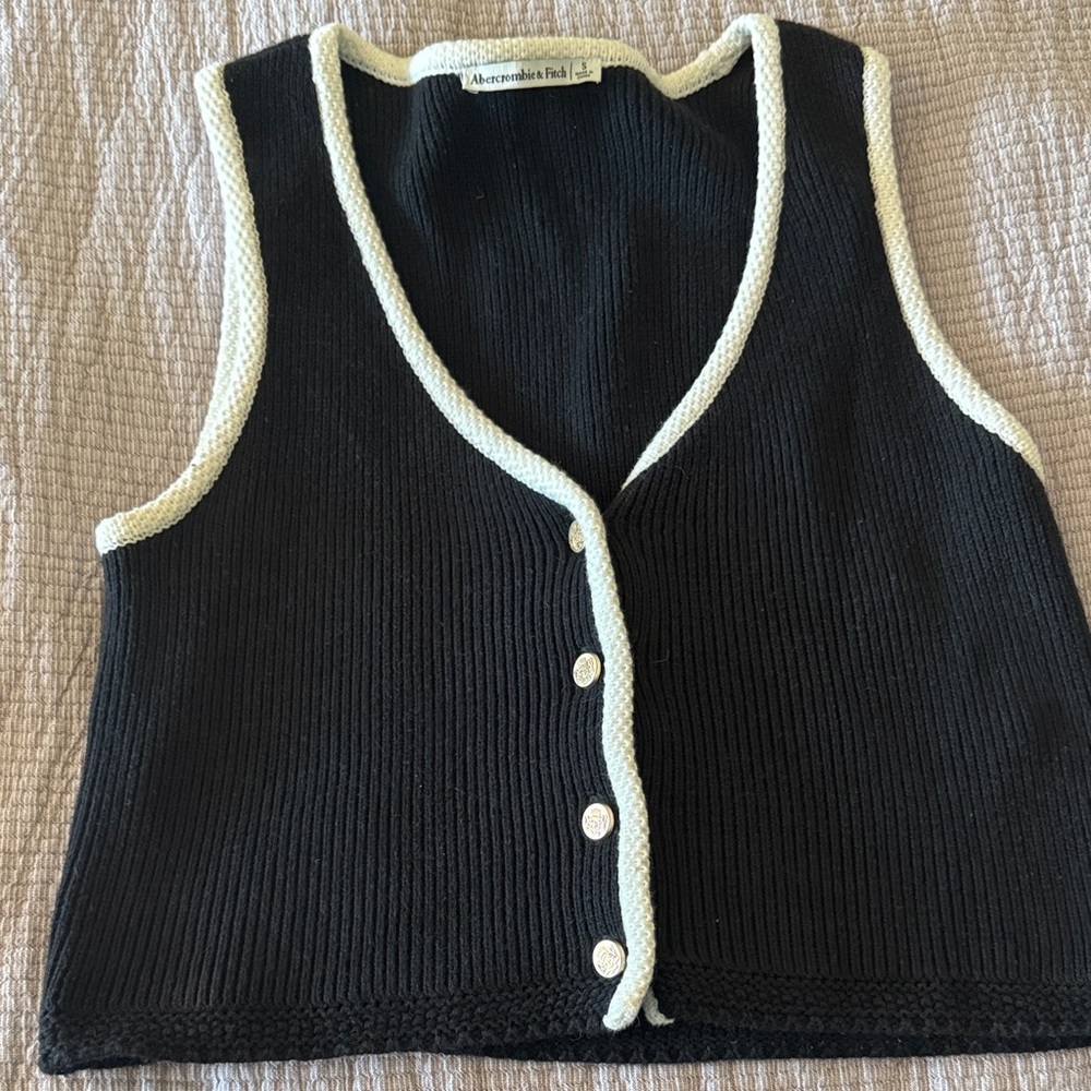 Abercrombie & Fitch Black and White Button Down Sweater Vest